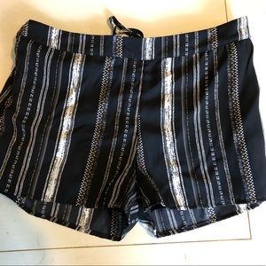 Black and white pattern flowy shorts